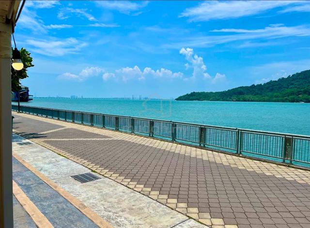 Queens Residences Q1 @ Queens Waterfront 1