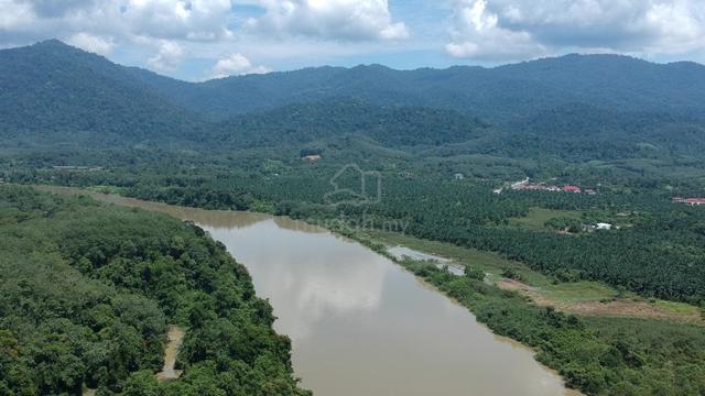 Tanah Tepi Sungai Perak Di Kg Luat Lenggong 1