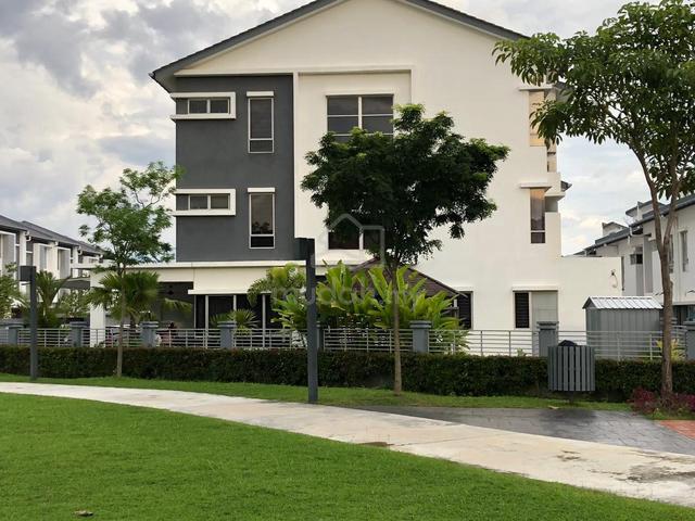 Fully Renovated 3Sty Corner House at Fairfield Tropicana Height Kajang 1