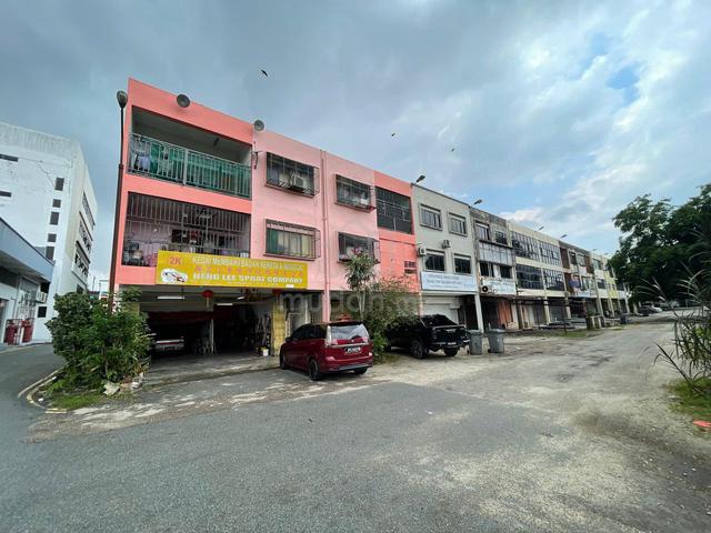 Kampung Skudai Kiri 3 Storey Shop lot Full loan Tampoi sri uda utama 1