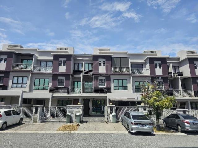 LOWER UNIT Double Storey The Strata Townhouse Bandar Puteri Bangi 1