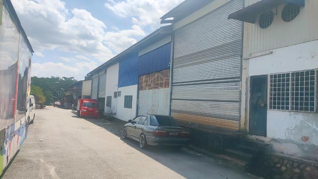 Factory Warehouse Sale Taman Universiti Inda ,Seri Kembangan,Selangor 1