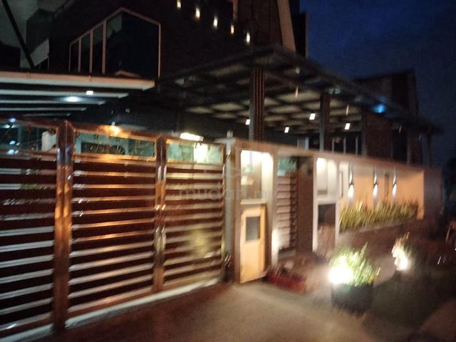 3 storey bungalow house 1