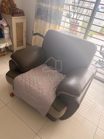 3-2-1 Leather Sofa - photo 3 of 6