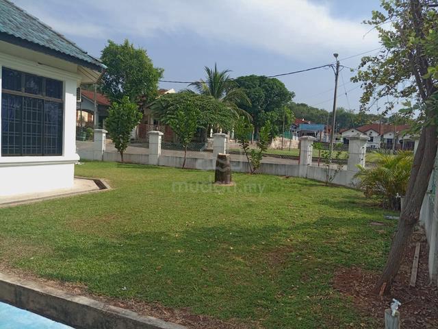 Bangalow for rent @ pantai Batu hitam 1