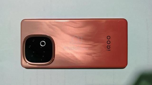 IQOO Neo 10 - photo 2 of 2