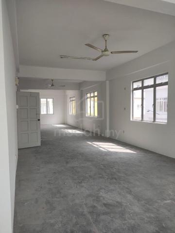 shop office , seksyen 23 shah alam 1st floor 1