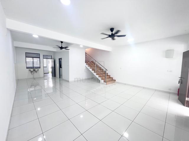 Double Storey Parklane Villa 4R3B Benoni Papar For Rent 1