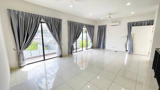 CORNER LOT 3 Storey Semi D Twin Palms Taman Bukit Palma Sungai Long 1