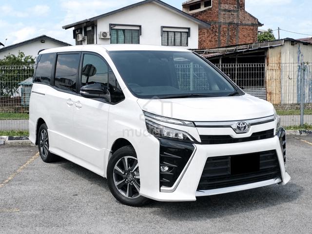 2022 Toyota VOXY 2.0 1 YEAR WARRANTY PUSH START - 1