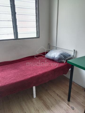 bilik perempuan Ruselia apartment  1