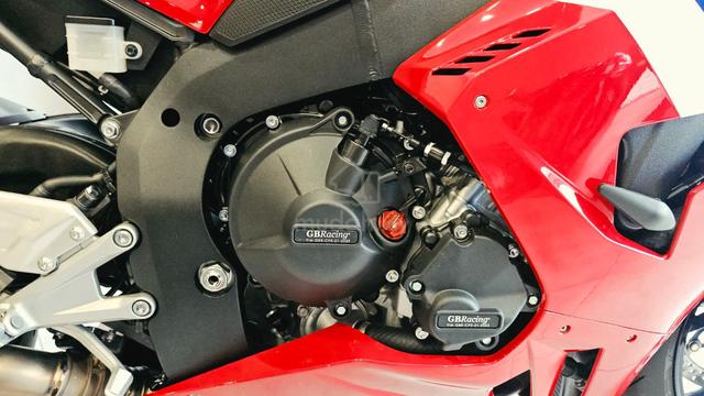 Honda CBR1000RR-R SP - photo 7 of 9