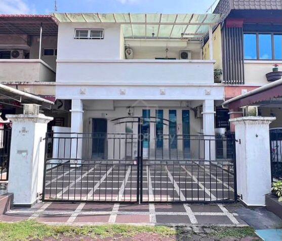 Prime Location @ Kluang Baru |4 Bed 3 Bath |Price Reduced 1