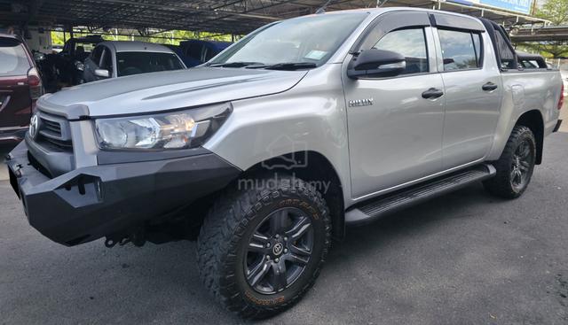 2023 Toyota HILUX D/CAB 2.4 M VNT FL (MT) (4X4)🩶❤ - 1