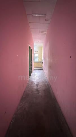 Kampung Bungalow House in Senai, Suitable company rent for worker 1