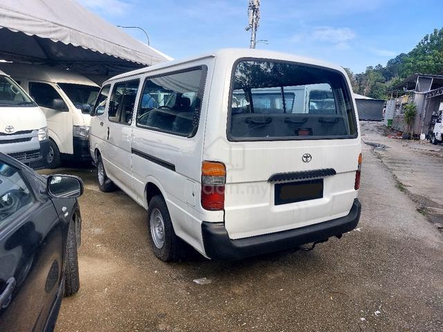 2002 Toyota HIACE WINDOW VAN ROOF AIRCOND 14 SEAT - 2