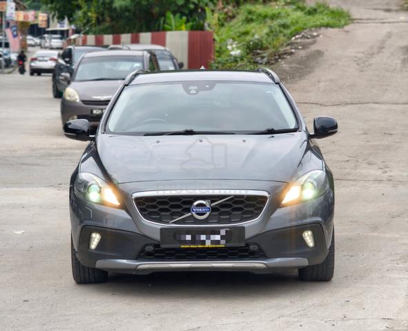 2016 Volvo V40 2.0 CROSS COUNTRY T5 💙1 Yr Waranty - 2