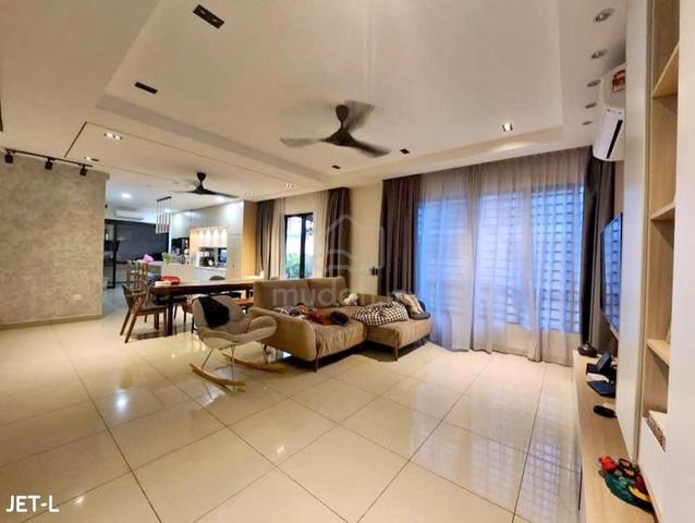Bukit Raja Ayra Klang Double Storey Renovated Endlot House for Sale 1