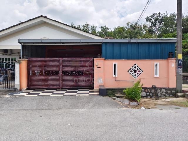 End Lot Single Storey Terrace House Taman Bukit Saga, Mantin Negeri Se 1