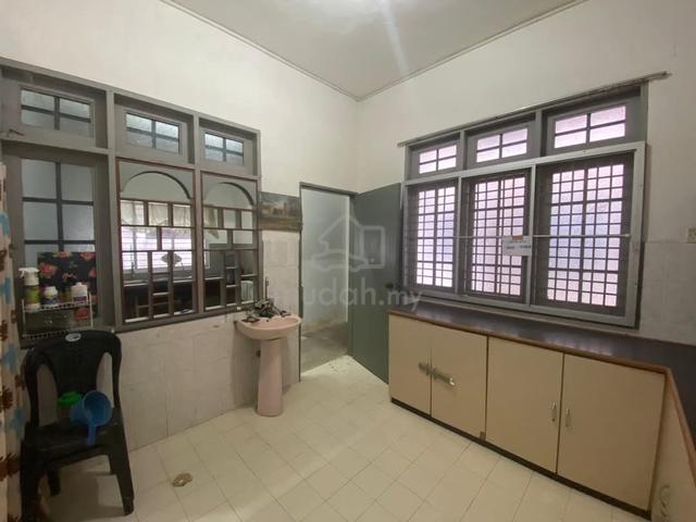 6 BILIK , FREEHOLD , Double Storey Taman Sri Semantan , 4