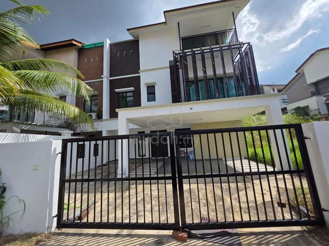 Nusa Idaman precint 4 2.5 storey SEMI-D 1