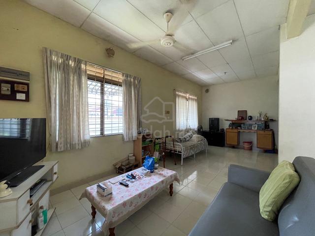 Double storey terrace corner in Island Glades Greenlane 1