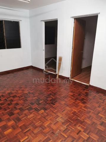 Flat PKNS Seksyen 8 Shah Alam 1