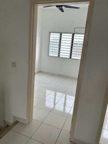 Room with private bathroom free Aircon free Unifi free parking 1