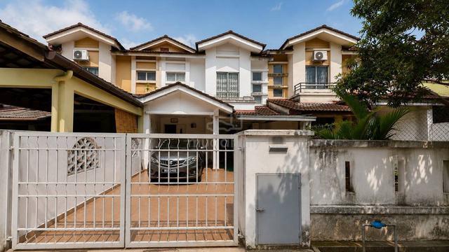NEGOTIABLE - Double Storey Terrace, Saujana Utama 3, Sungai Buloh 1