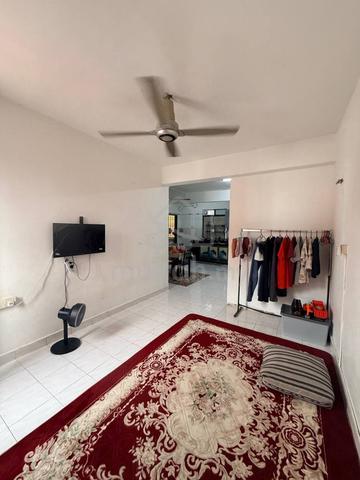 Sri Putra Apartment 1