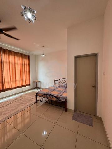 Room for rent in D'Summit Residences, Kempas Utama 2