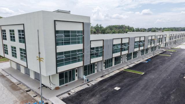 Bandar Puteri Jaya BPJ Business Park 2 Stry Shoplot For Rent 1