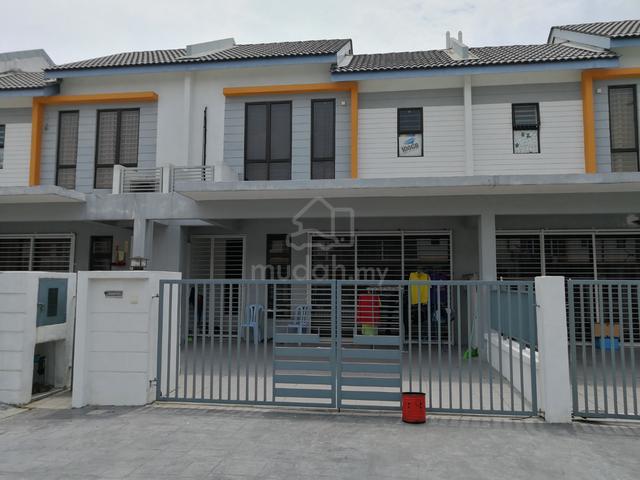 Lakeside Residence, Puchong (2 Storey 22x75sf 5 Room) Club House 1
