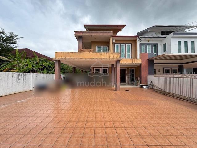 Spacious Double Storey Semi-D in Lopeng Miri Rare Big Land Opportunity 1