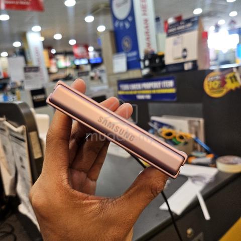 Samsung Flip 8 🆕️ - photo 3 of 4