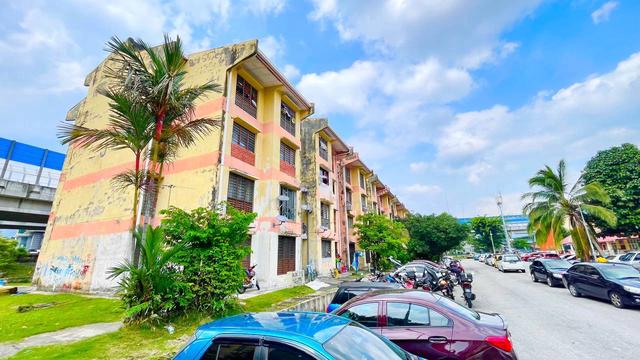 Flat Dato Ahmad Razali 1