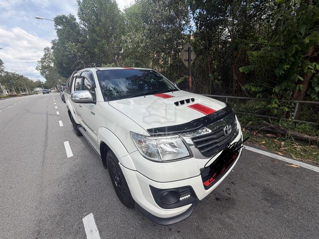 2015 Toyota HILUX 2.5G TRD SPORTIVO MY14 KUN26R - 1