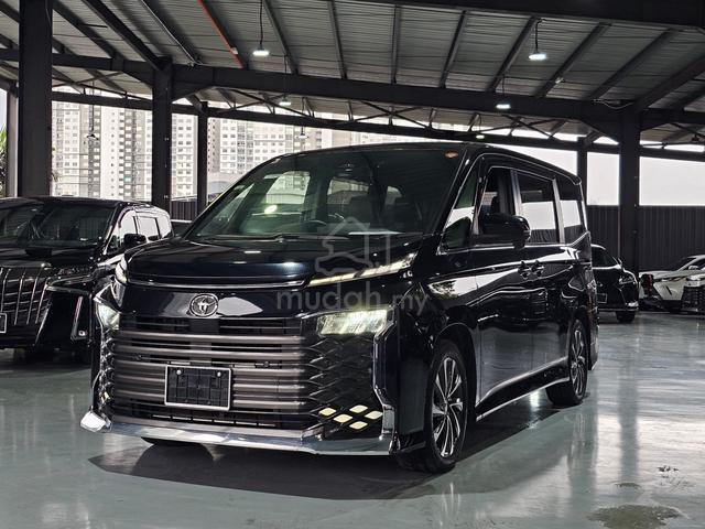 2022 Toyota VOXY S-Z 38k KM w LEG REST P/BOOT - 1