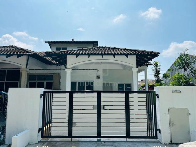 Rumah Cantik cat Baru ๐ Teres Endlot di Pinggiran Putra 1