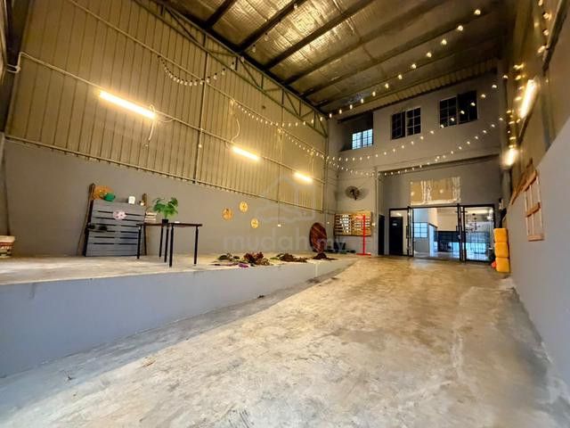 Mount Austin 1.5 Storey Terrace Factory For Rent 1