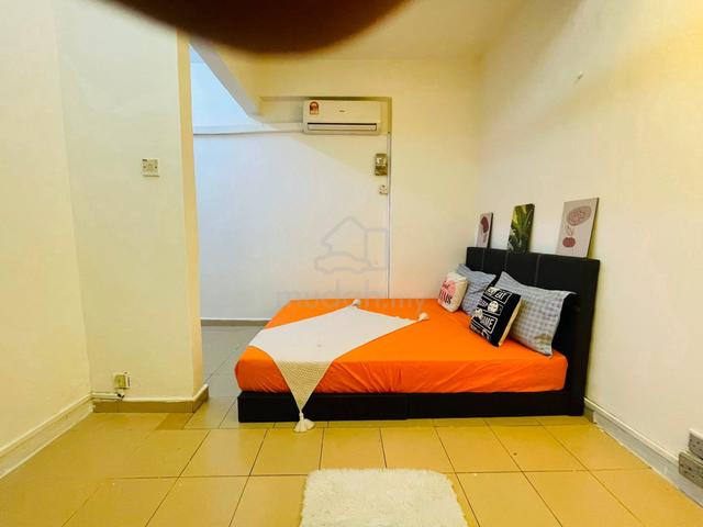 USJ 2 Landed, Medium Room, Walking Distance to LRT Station, F/F Nice 1