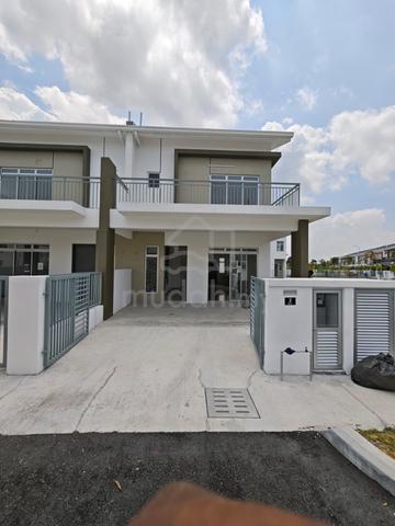 Banting Double Storey Corner Rent 1