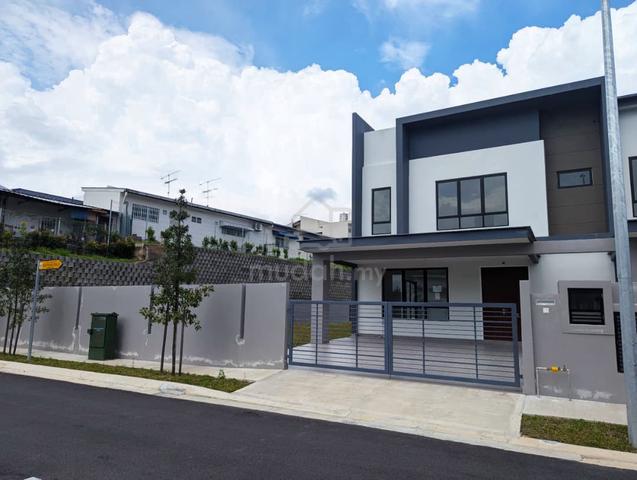 Last NEW Corner LOT for 2Sty Kluang Guarded nearest Gunung Lambak! 1