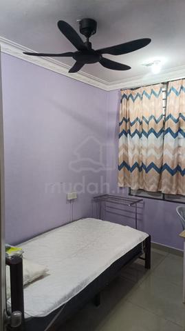 Setia Alam female room with attached bathroom nearby Setia City Mall 1