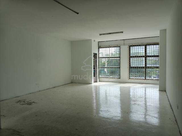 [FACING MAINROAD & HIGH EXPOSURE] 2nd Floor Alam Avenue 2 Sek 16 1