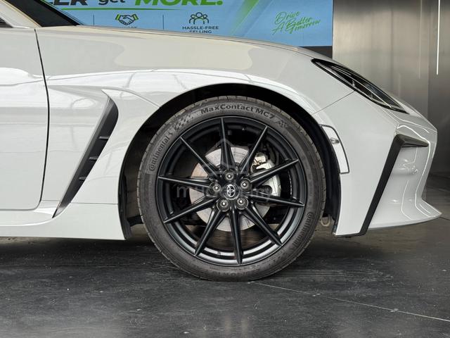 2022 Toyota GR86 2.4 RZ LOW MIL - 4