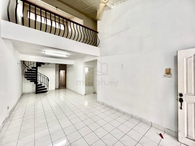 Taman Molek house for Rent 1