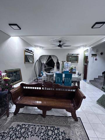 Fully Renovated! Double Storey Terrace @Taman Amanputra, Puchong 1