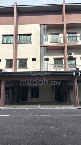 D’Everglades Upper Unit Townhouse Stutong Baru For Sale 1