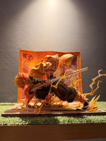 Demon slayer zenitsu figure - photo 3 of 3